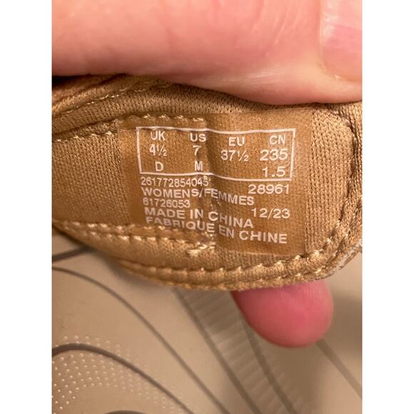 Clark’s women’s flip flop tan Cloud steppers size 7 latch hook closure - Picture 6 of 7